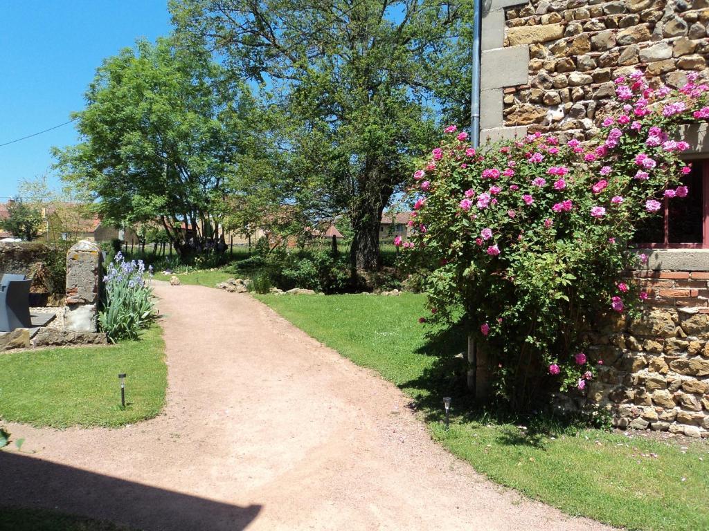 Chambres D'Hotes La Vie En Roses Iguerande Экстерьер фото